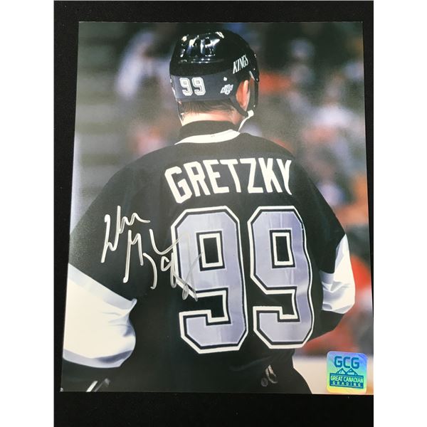 WAYNE GRETZKY AUTOGRAPHED 8X10 PHOTO GCG AUTHENTICATED