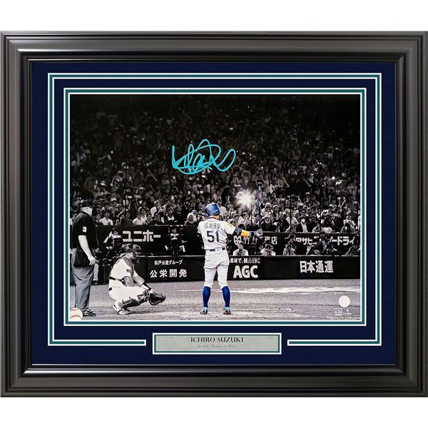 ICHIRO SUZUKI SIGNED AND CUSTOM FRAMED 16 X 20 DISPLAY (BECKETT COA)