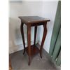 Image 2 : SMALL VINTAGE OCCASIONAL TABLE