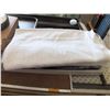 Image 1 : 6 White Bath Towels