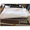 Image 1 : 6 White Bath Towels