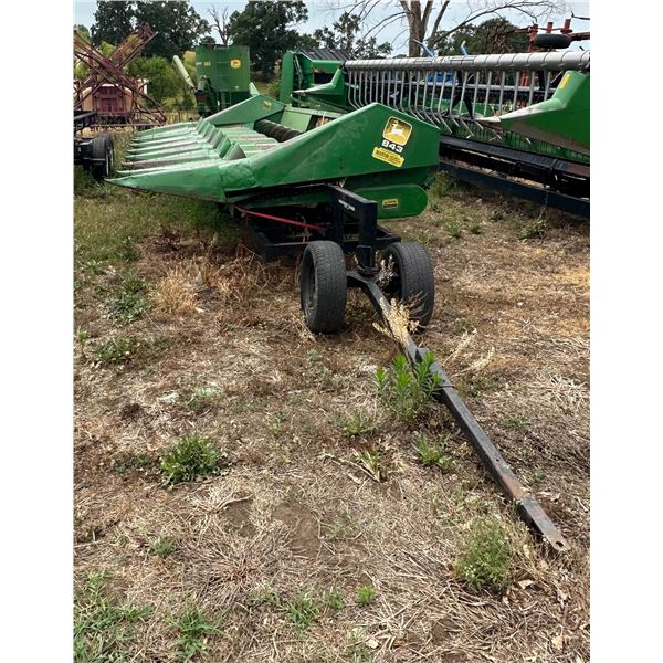 JD 843 Corn head