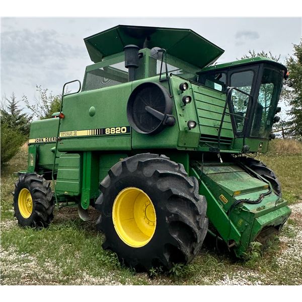 8820 JD 1985 8820 Combine