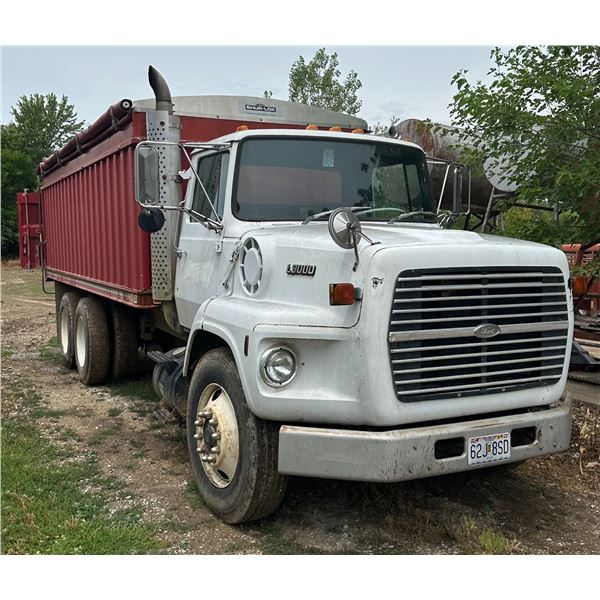 1989 Ford L 9000 Grain Truck