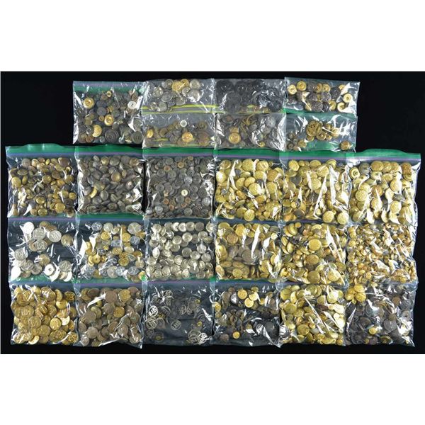 ENORMOUS GROUP OF US MILITARY & UNIFORM BUTTONS.