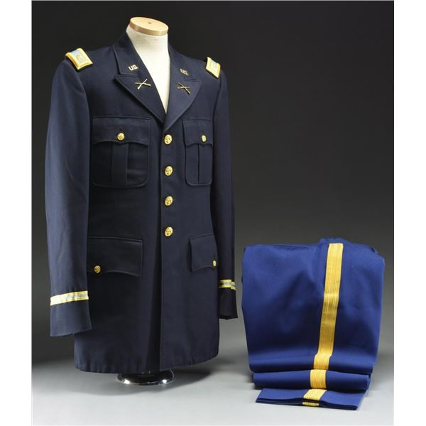 US ARMY OFFICER DRESS BLUE UNIFORM.