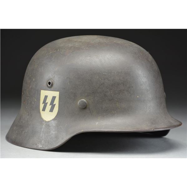 WWII GERMAN M35 HELMET.