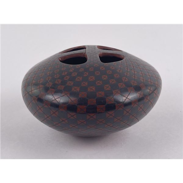 Olga Quezada Mata Ortiz Pottery Vase
