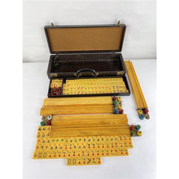 Chinese Butterscotch Bakelite Mahjong Set