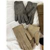 Image 2 : Assorted Winter Gloves