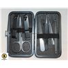 Image 1 : 7 PIECE MANICURE SET IN TRAVEL CASE