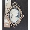 Image 1 : SILVER TONE WITH GREY CAMEO BROOCH