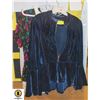 Image 1 : 4 VINTAGE PIECES OF CLOTHING-SMALL-VELVET LACE