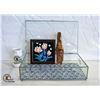 Image 1 : GLASS DISPLAY CASE WITH CERAMIC TILE