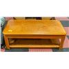 Image 2 : VINTAGE OAK COFFEE TABLE W/ LIFT TOP STORAGE