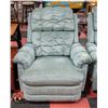 Image 1 : LAZY BOY RECLINER- 40" X 37" X 29"