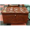 Image 1 : VINTAGE HASSOCK 18" X 29" X 19"