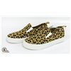 Image 1 : NEW PAIR OF KID'S CHEETAH PATTERNED SUMMER