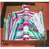 Image 1 : BOX WITH 80 PLASTIC HANGERS - VARIOUS