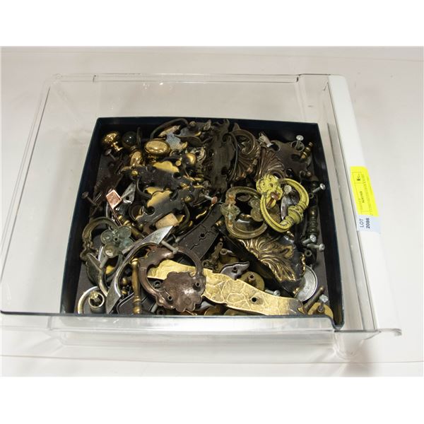 CUPBOARD/DRAWER KNOBS