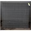 Image 1 : 25" X 25" HIGH CARBON STEEL SCREEN
