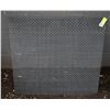 Image 1 : 25" X 25" HIGH CARBON STEEL SCREEN