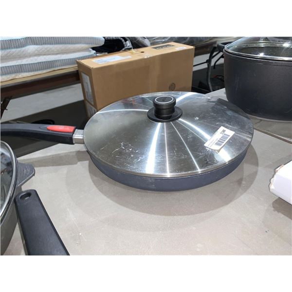 Woll Proffessional Cast Pan with Lid and Detachable Handle