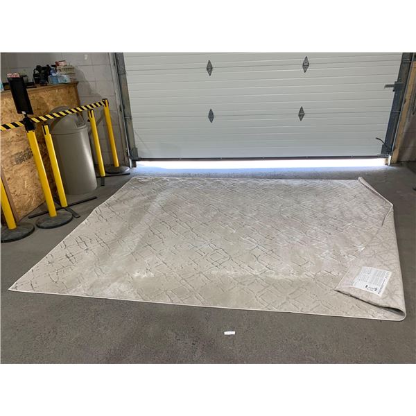 Jewel Ivory & Silver 7'1" x 10' Area Rug