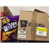 Image 1 : Takis Waves Dragon Sweet Chili Chips 10 x 190g