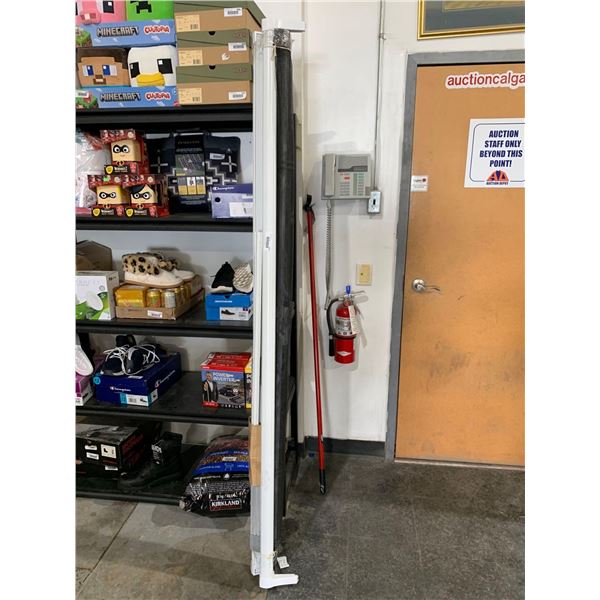 GENIUS RETRACTABLE SCREEN SINGLE DOOR