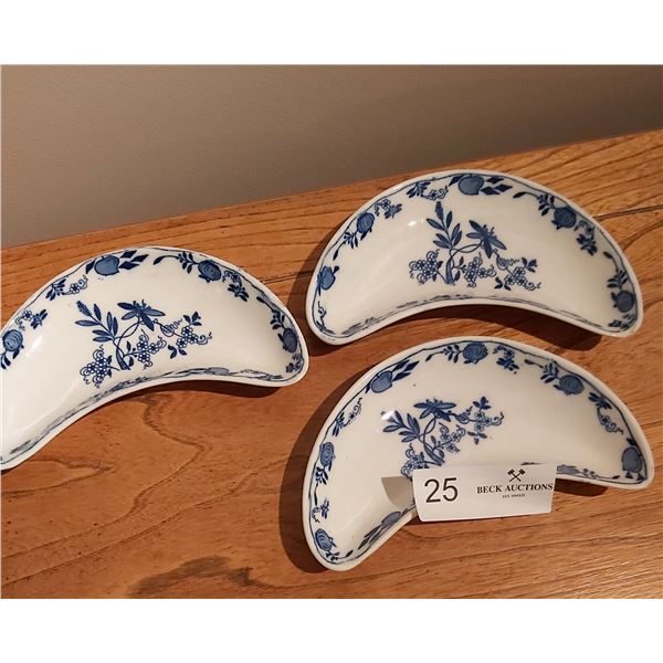 3 "Blue Meissen" Fishbone Plates