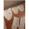 Image 3 : 1 Pair Vintage Ladies Gloves, & 2 vintage Collar & Cuffs
