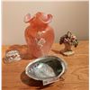 Image 1 : Assorted Home Decor, including Large Shell, Vase & More