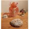 Image 2 : Assorted Home Decor, including Large Shell, Vase & More