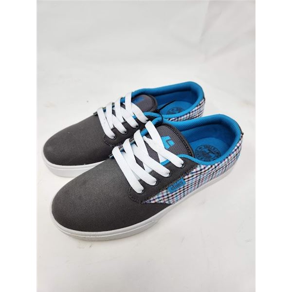 Etnies skateboard shoes