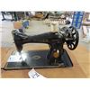 Image 2 : Singer Treadle Sewing Machine 