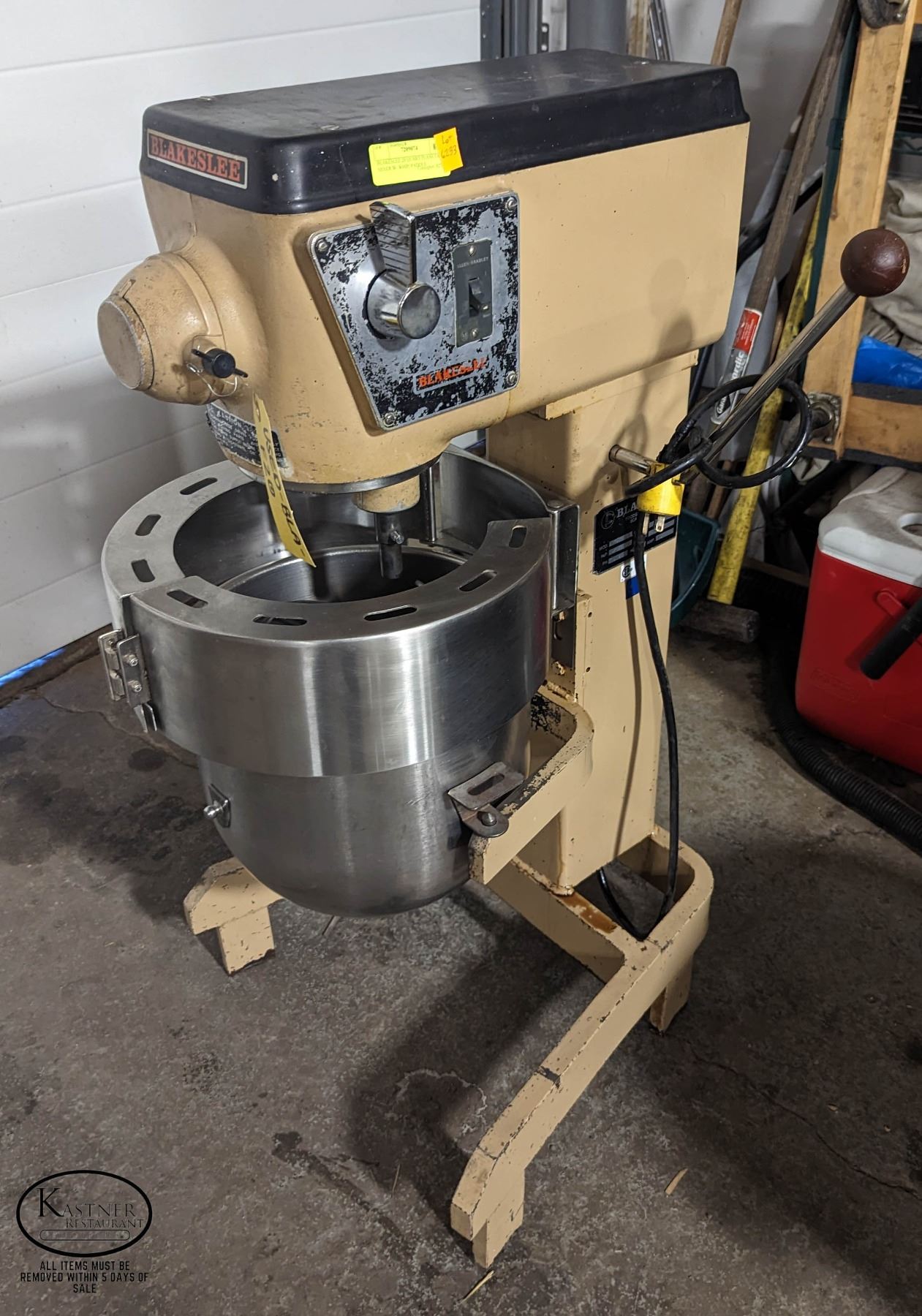 BLAKESLEE 20 QUART MIXER W/ WHIP, PADDLE