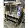 Image 1 : BAKERS PRIDE FULL SIZE NAT. GAS CONVECTION OVEN