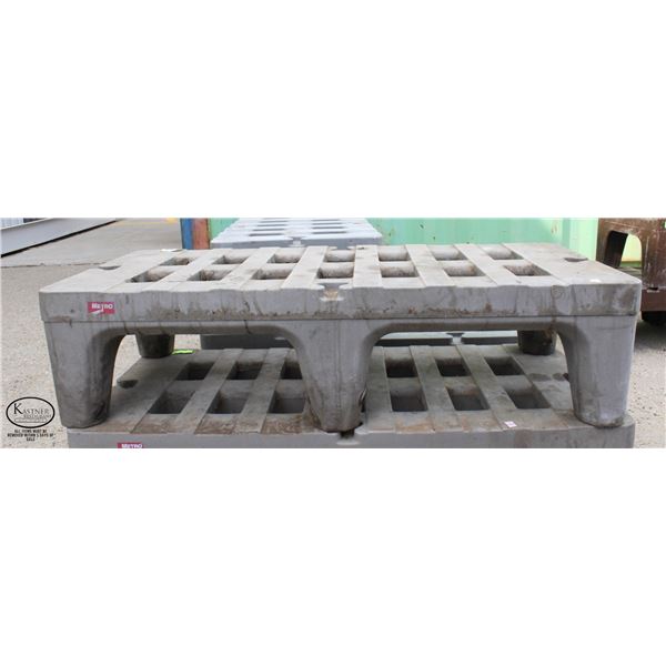 METRO 4' POLY DUNNAGE RACK - 48" X 22" X 12"