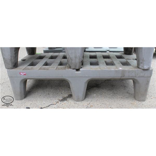 METRO 4' POLY DUNNAGE RACK - 48" X 22" X 12"