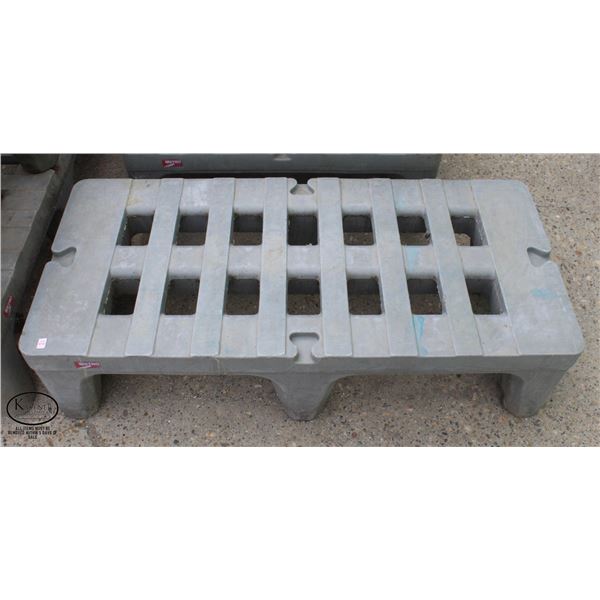 METRO 4' POLY DUNNAGE RACK - 48" X 22" X 12"
