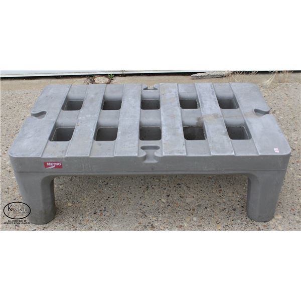 METRO 3' POLY DUNNAGE RACK - 36" X 22" X 12"