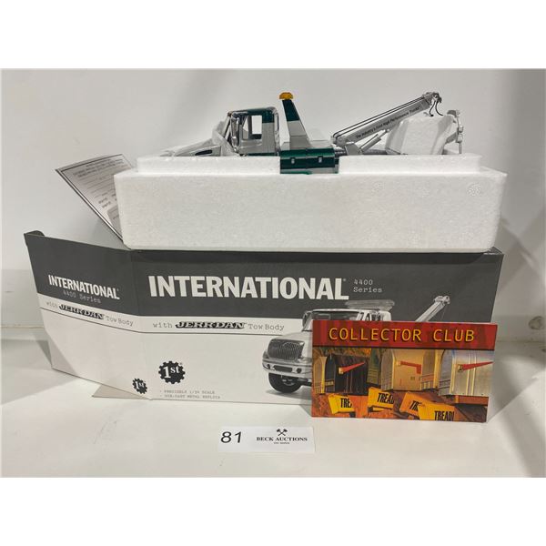 International 4400 Series Die Cast Model Tow Truck 1/34