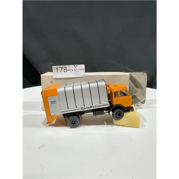 Kuka Die-Cast Model RotoPress Truck