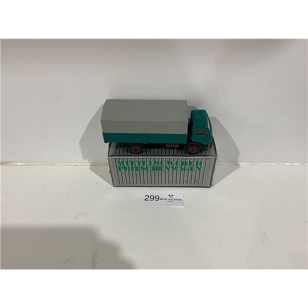 Mittelscwerer Pritschenwagon Mercedes Benz Model Truck