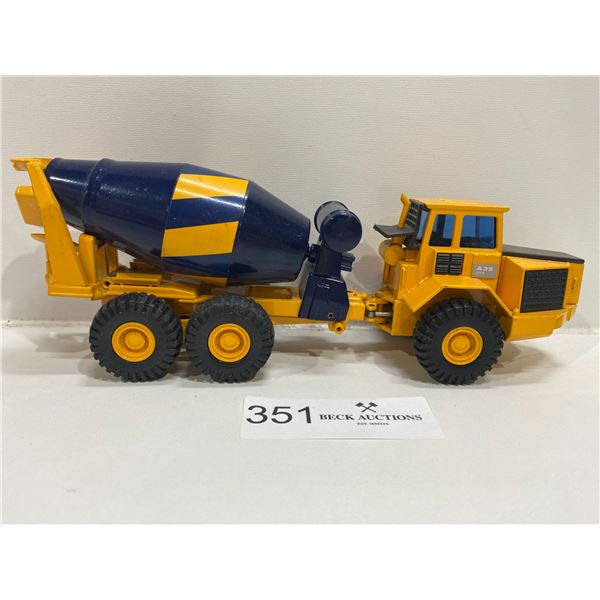 A35 6x6 Die-Cast Cement Truck Replica