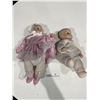 Image 1 : 2 Collectable Dolls