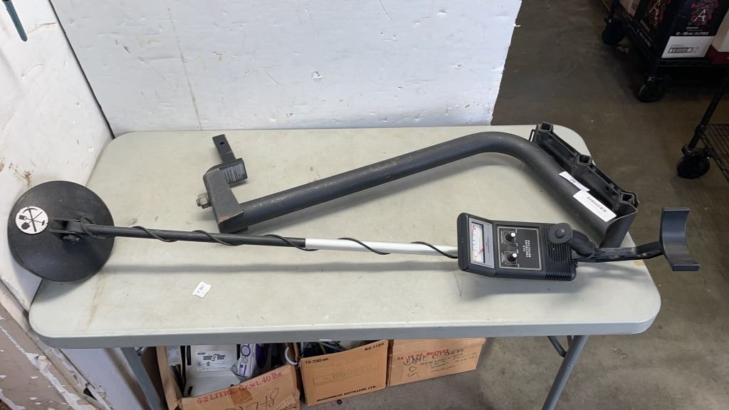 Detectable Bike Rack METAL DETECTOR AND HITCH MOUNT BIKE RACK