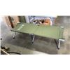 Image 2 : GREEN CAMPING COT