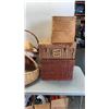 Image 2 : LOT OF WICKER BOXES AND BASKETS